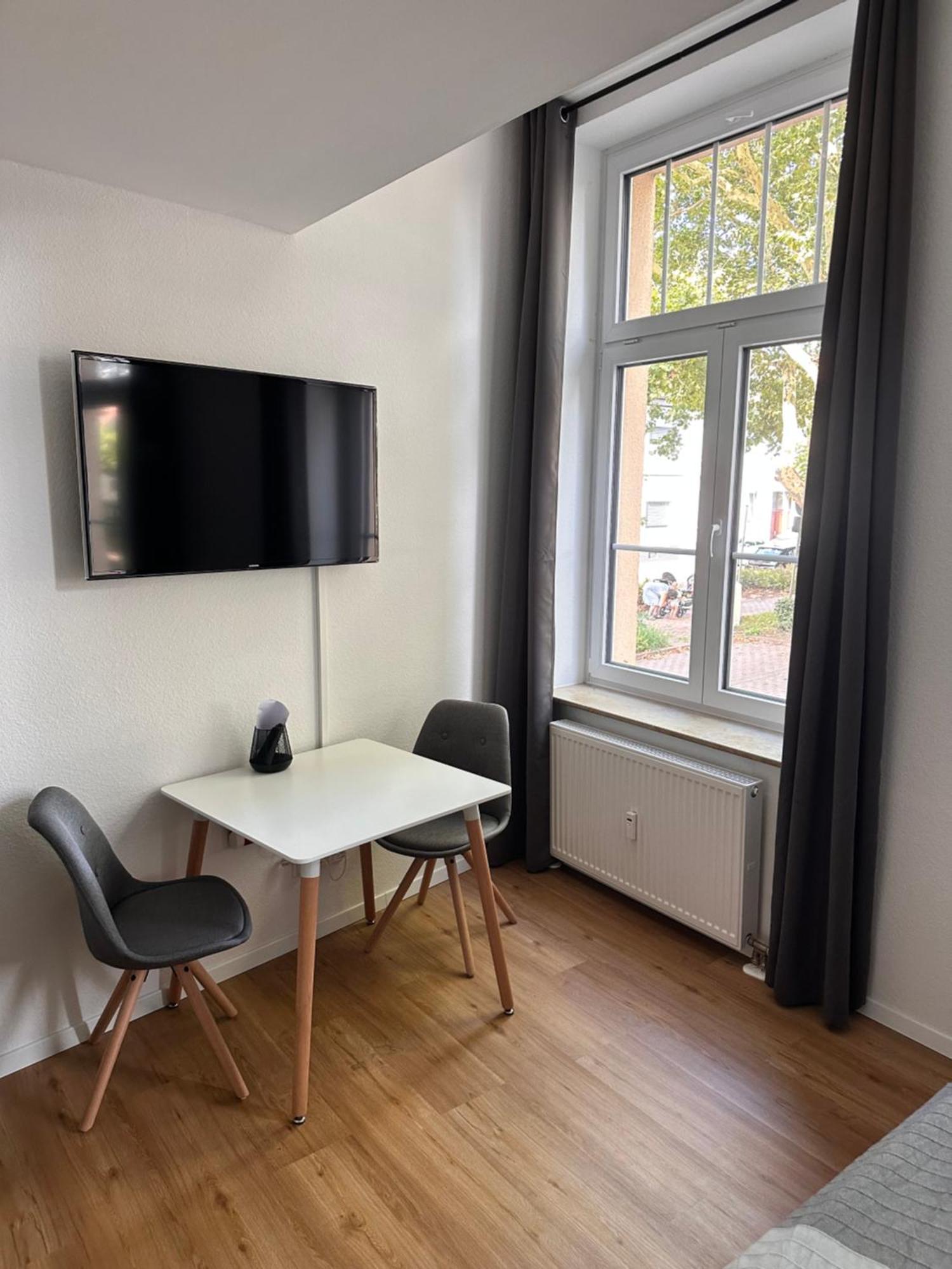 Zentrales Apartment Mit Parkplatz Hockenheim Bagian luar foto